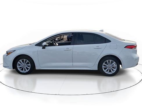 Used 2024 Toyota Corolla LE image 3