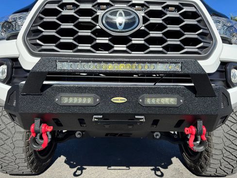 Used 2021 Toyota Tacoma TRD Sport w/ Technology Package image 15