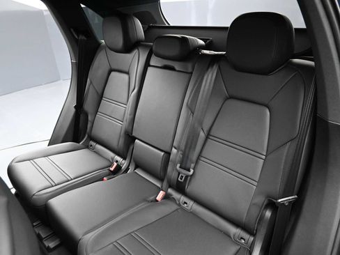 New 2026 Porsche Cayenne image 17