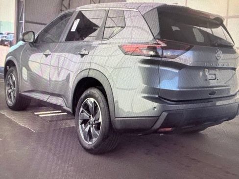 Certified 2025 Nissan Rogue SV FWD image 8