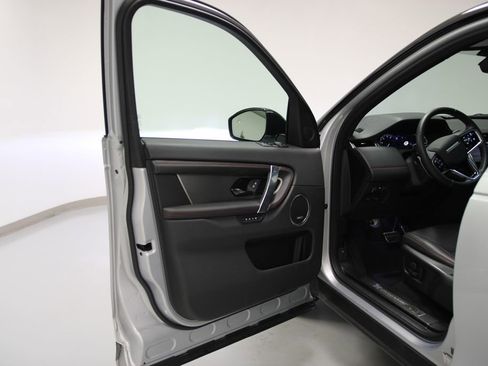 Used 2023 Land Rover Discovery Sport SE R-Dynamic image 15