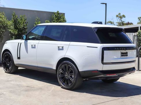 New 2026 Land Rover Range Rover Long Wheelbase SE AWD/4WD image 4