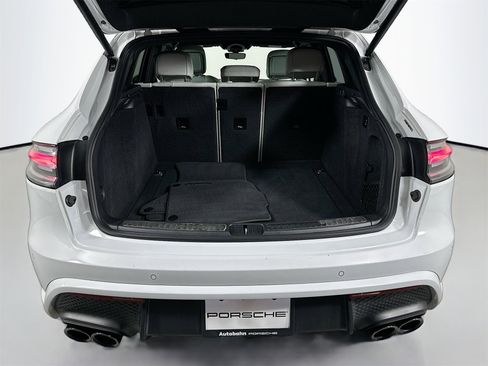 Certified 2022 Porsche Macan GTS image 38