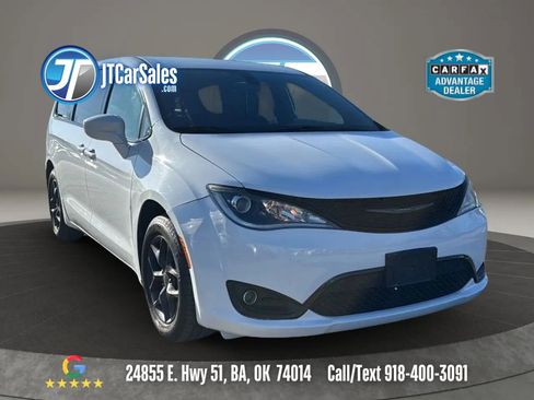 Used 2020 Chrysler Pacifica Touring w/ S Appearance Package image 1