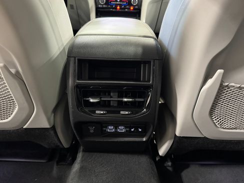 Used 2023 Jeep Grand Cherokee Overland AWD/4WD image 39
