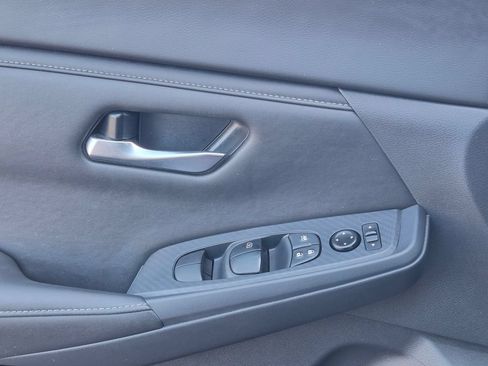 Used 2025 Nissan Sentra SV FWD image 13