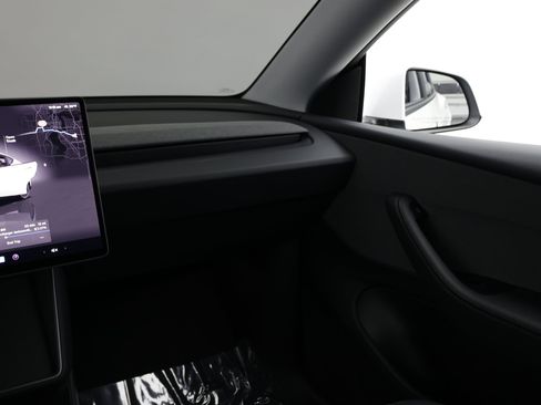 Used 2026 Tesla Model Y 2WD image 30