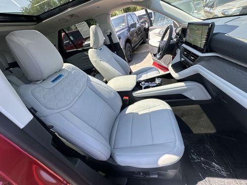 New 2026 Ford Explorer Platinum w/ LUX Leather Package AWD/4WD image 36