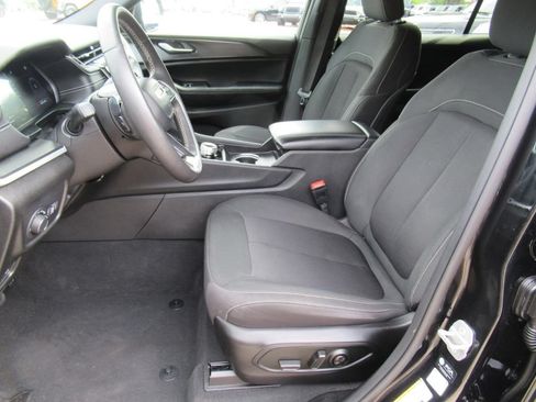 Certified 2025 Jeep Grand Cherokee L Laredo w/ Luxury Tech Group I RWD image 16