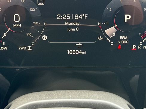 Used 2025 GMC Yukon XL Denali AWD/4WD image 41