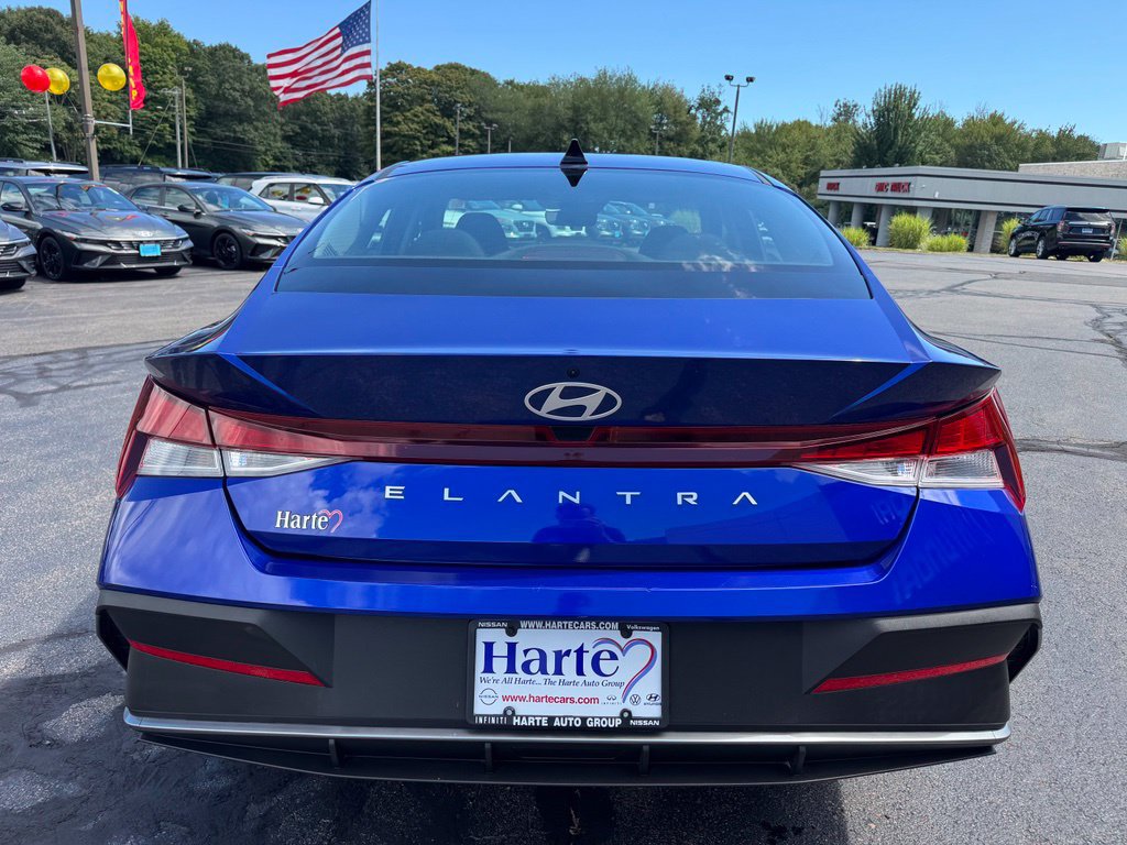 Used 2024 Hyundai Elantra SE FWD image 6