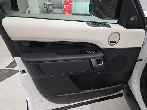 Used 2025 Land Rover Discovery S image 14