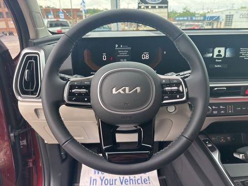 Used 2025 Kia Sorento S image 29