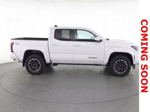 Used 2025 Toyota Tacoma TRD Sport image 10