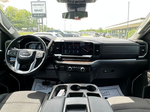 Used 2024 GMC Sierra 2500 SLE w/ SLE Value Package; AWD/4WD image 10