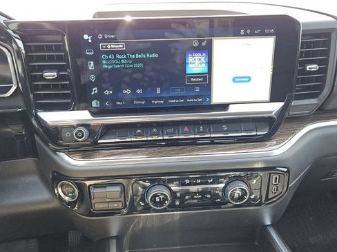 Used 2025 Chevrolet Silverado 1500 LT Trail Boss w/ Convenience Package II AWD/4WD image 17