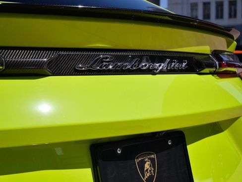Used 2024 Lamborghini Urus Performante AWD/4WD image 27