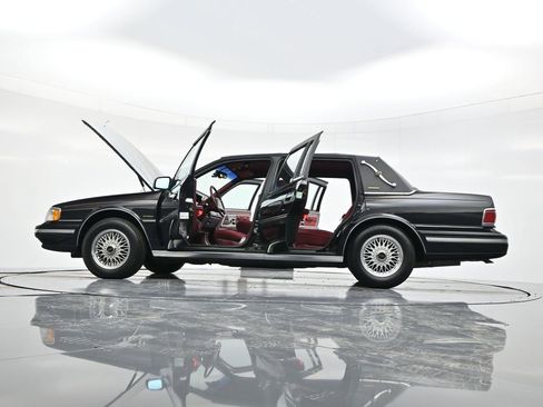 Used 1990 Lincoln Continental Signature image 49