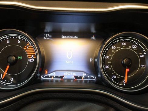 Used 2019 Jeep Cherokee Limited w/ Luxury Group image 24