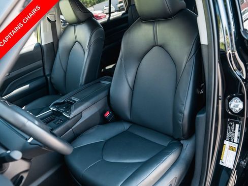 Certified 2025 Toyota Grand Highlander FWD image 22