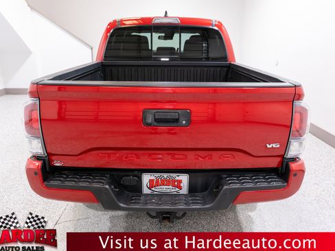 Used 2023 Toyota Tacoma TRD Sport w/ Technology Package AWD/4WD image 4