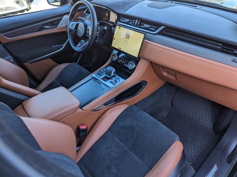 Used 2023 Jaguar F-PACE SVR image 33