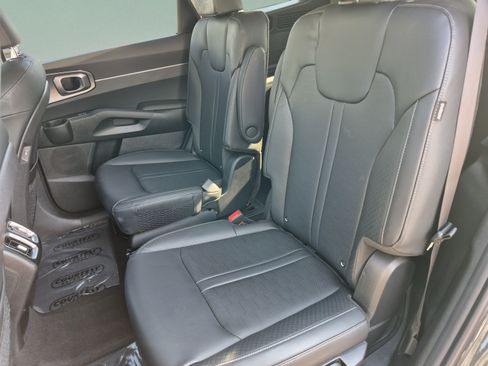 Used 2025 Kia Sorento EX w/ EX Panoramic Sunroof Package FWD image 18