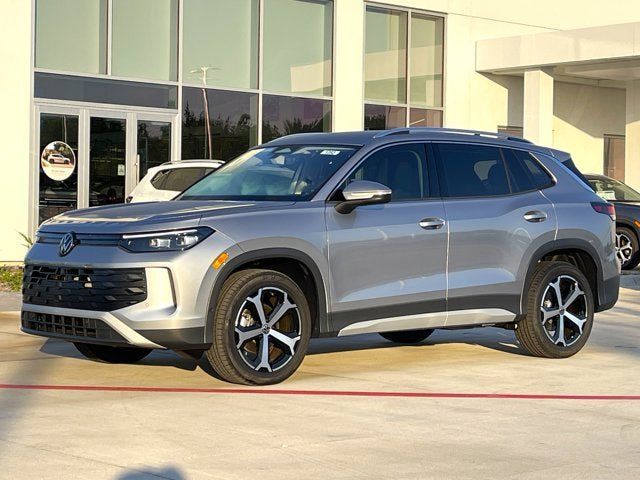 New 2025 Volkswagen Tiguan SE FWD image 2