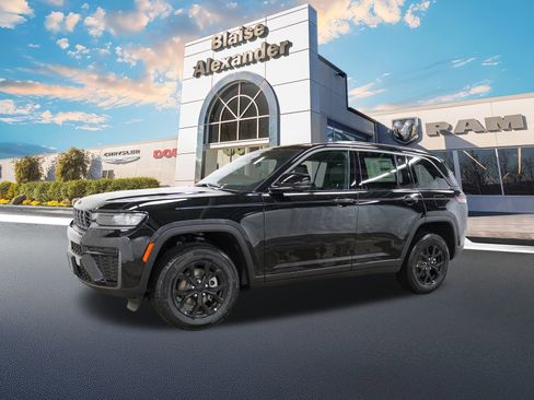 New 2026 Jeep Grand Cherokee Altitude image 10