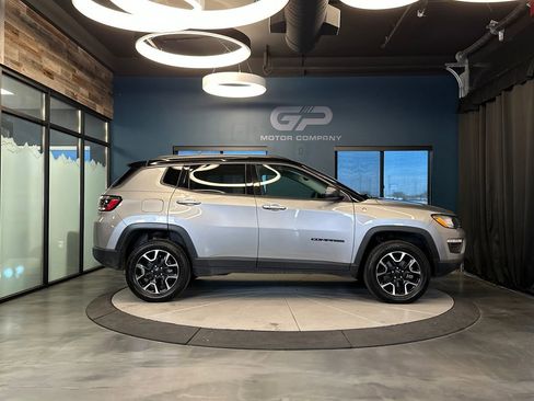 Used 2021 Jeep Compass Trailhawk w/ Sun and Sound Group AWD/4WD image 2