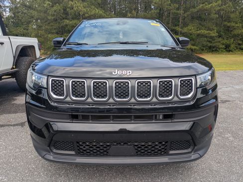 Used 2023 Jeep Compass Sport AWD/4WD image 3