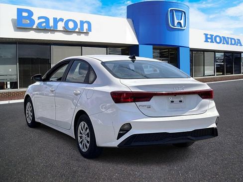 Used 2023 Kia Forte LX FWD image 3