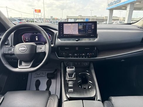 Used 2025 Nissan Rogue Platinum FWD image 15