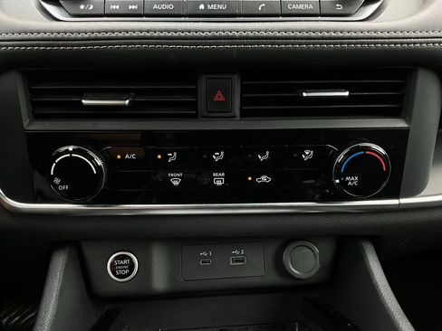 Used 2023 Nissan Rogue S image 27