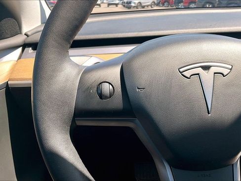 Used 2022 Tesla Model Y Long Range AWD/4WD image 18