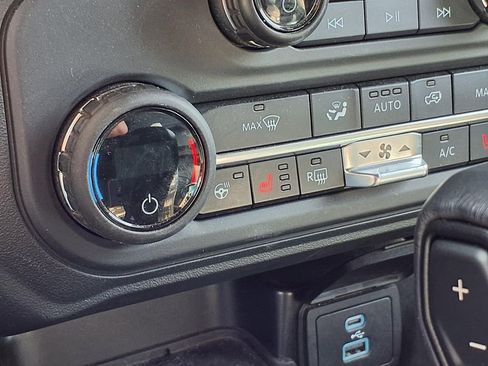 Used 2025 Ford Bronco Outer Banks AWD/4WD image 3