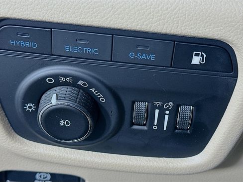 Used 2022 Jeep Grand Cherokee Limited 4xe image 17