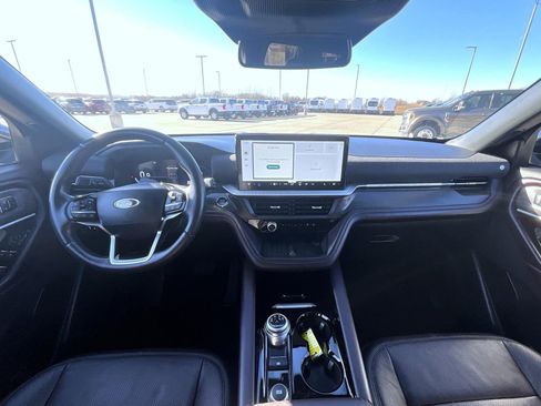 Used 2025 Ford Explorer Platinum w/ LUX Leather Package image 13