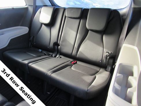 Used 2023 Kia Carnival SX image 12