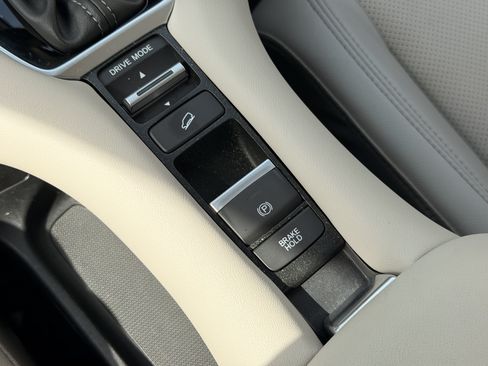 Used 2024 Honda HR-V EX-L image 17