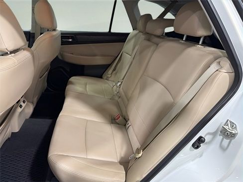 Used 2015 Subaru Outback 3.6R Limited image 33