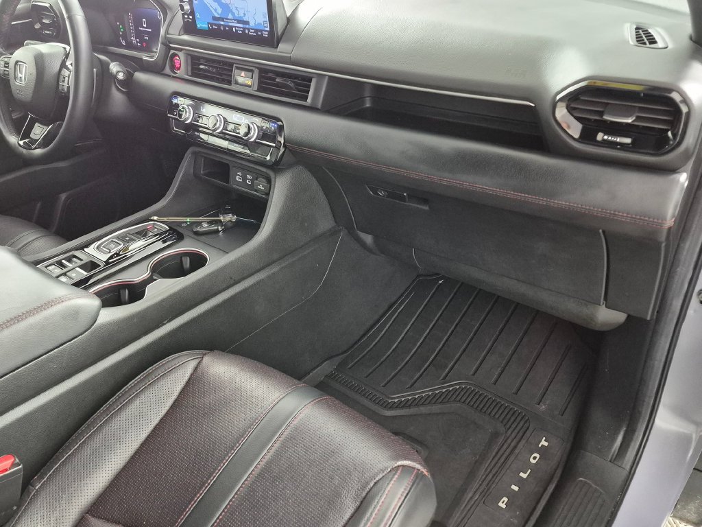Used 2025 Honda Pilot Black Edition image 30