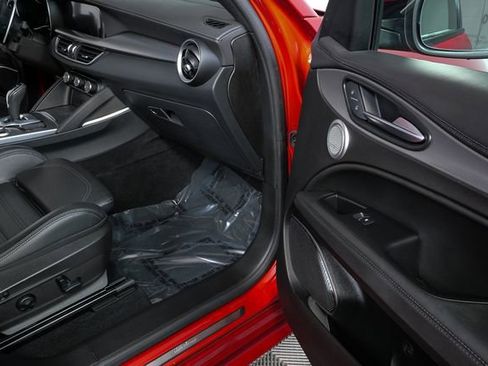 Used 2023 Alfa Romeo Stelvio Veloce image 24