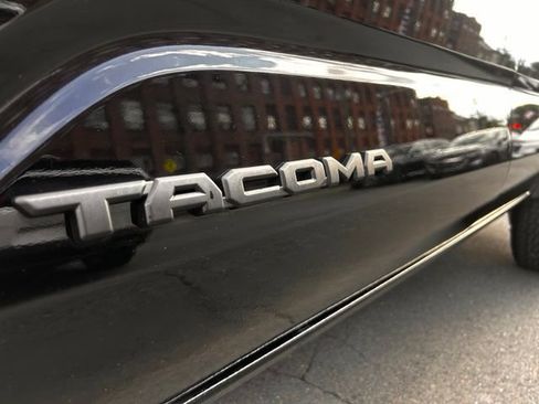 Used 2024 Toyota Tacoma TRD Off-Road AWD/4WD image 9