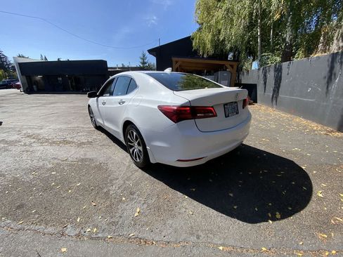 Used 2016 Acura TLX FWD image 4