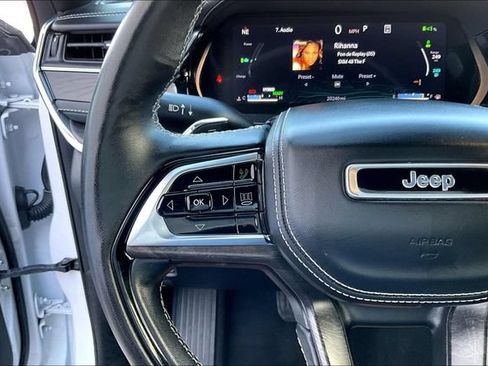 Used 2023 Jeep Grand Cherokee Overland w/ Advanced Protech Group III AWD/4WD image 18