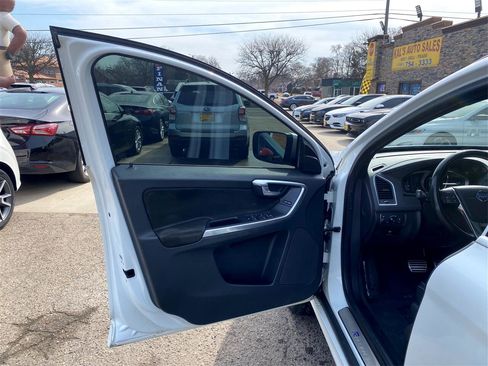 Used 2015 Volvo XC60 T6 R-Design Premier Plus image 20