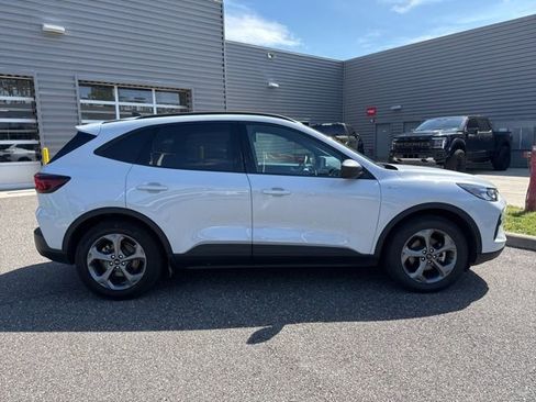 Used 2025 Ford Escape ST-Line FWD image 4