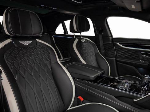 Used 2023 Bentley Flying Spur W12 image 34