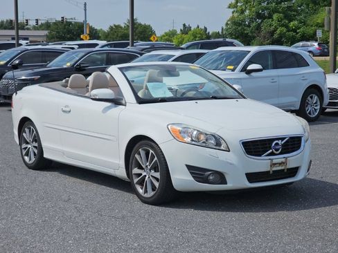 Used 2011 Volvo C70 T5 w/ Convenience Pkg FWD image 1